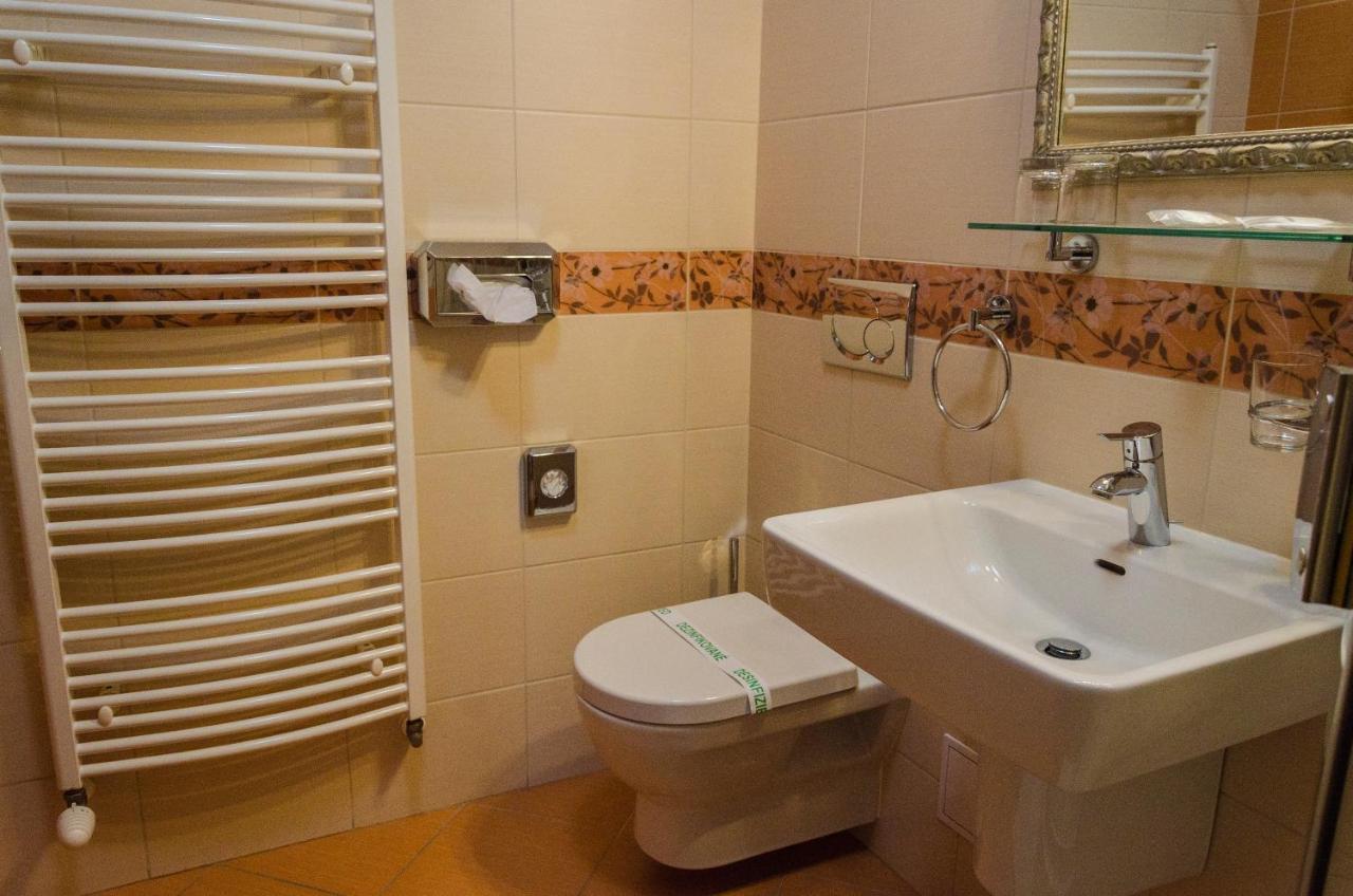 Hotel Rokoko Kösice Dış mekan fotoğraf